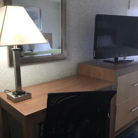 Days Inn By Wyndham Αθήνα Εξωτερικό φωτογραφία
